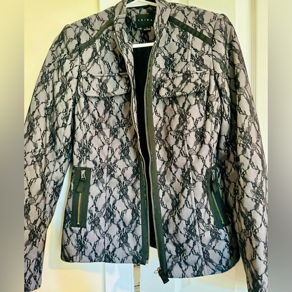 Women’s Tribal gray and black lace print jacket size 2